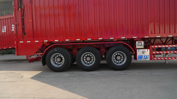 自卸半掛車廠家